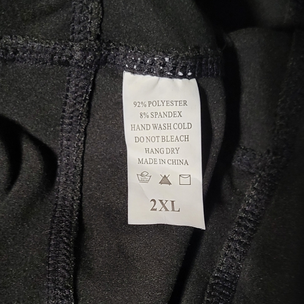 Women's NWOT Black High Waisted Capri Leggings Size 2XL with Pockets - Picture 3 of 7